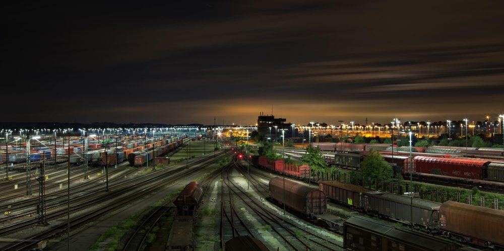 railway-station-1363771_1280